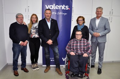 D'esquerra a dreta, Ramon Rueda, secretari local de Valents; Caridad Pérez, regidora no adscrita i secretària d'Acció Institucional local de Valents; Josep Gabarra, regidor no adscrit i cap de llista i president de Valents a Ripollet; Maribel Sanginés; Manuel Gea, secretari local de Comunicació i Jean Castel, secretari d'Organització de Valents Catalunya..
