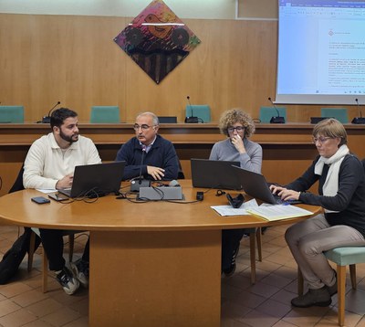 L'alcalde, el regidor d'Educació amb la cap d'Àrea de Serveis a les Persones i la cap d'Educació de l'Ajuntament de Ripollet.