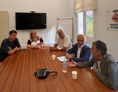 L’alcalde demana a la consellera de Salut el servei de pediatria a Pinetons i la construcció de l’hospital Ernest Lluch.