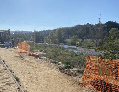 Comencen les obres d'instal·lació d’enllumenat al camí del Riu Ripoll.