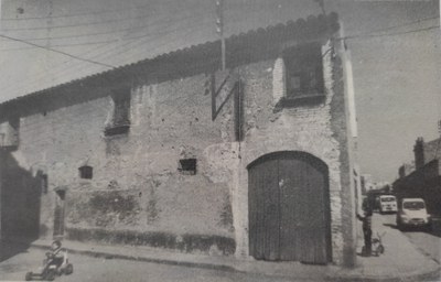 Can Clos (Plaça d’en Clos, anteriorment Plaça de la Salut) Font: Ripollet mensual, núm. 4 juny 1980, autor anònim..