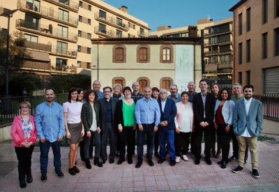 POSEM RIPOLLET AL CENTRE.