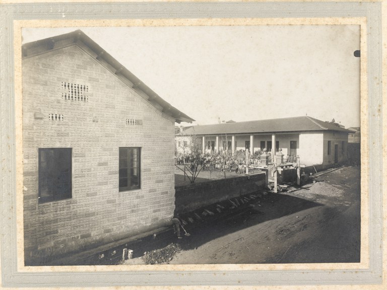 4.1 Edifici escola PLL-108-0003.jpg 4.1 Edifici escola PLL-108-0003.jpg