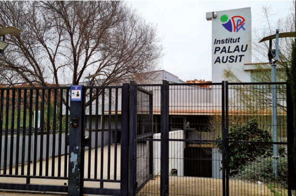 Institut Palau Ausit, imatge de la façana