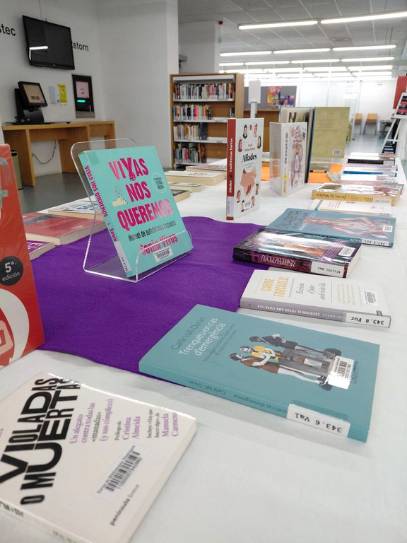 Lletres violetes.jpg