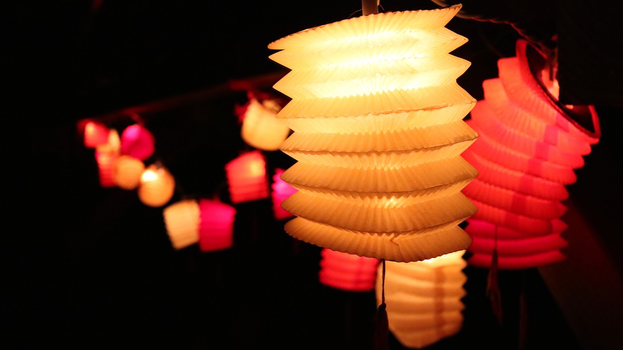 paper-lanterns-5768042_1280.jpg