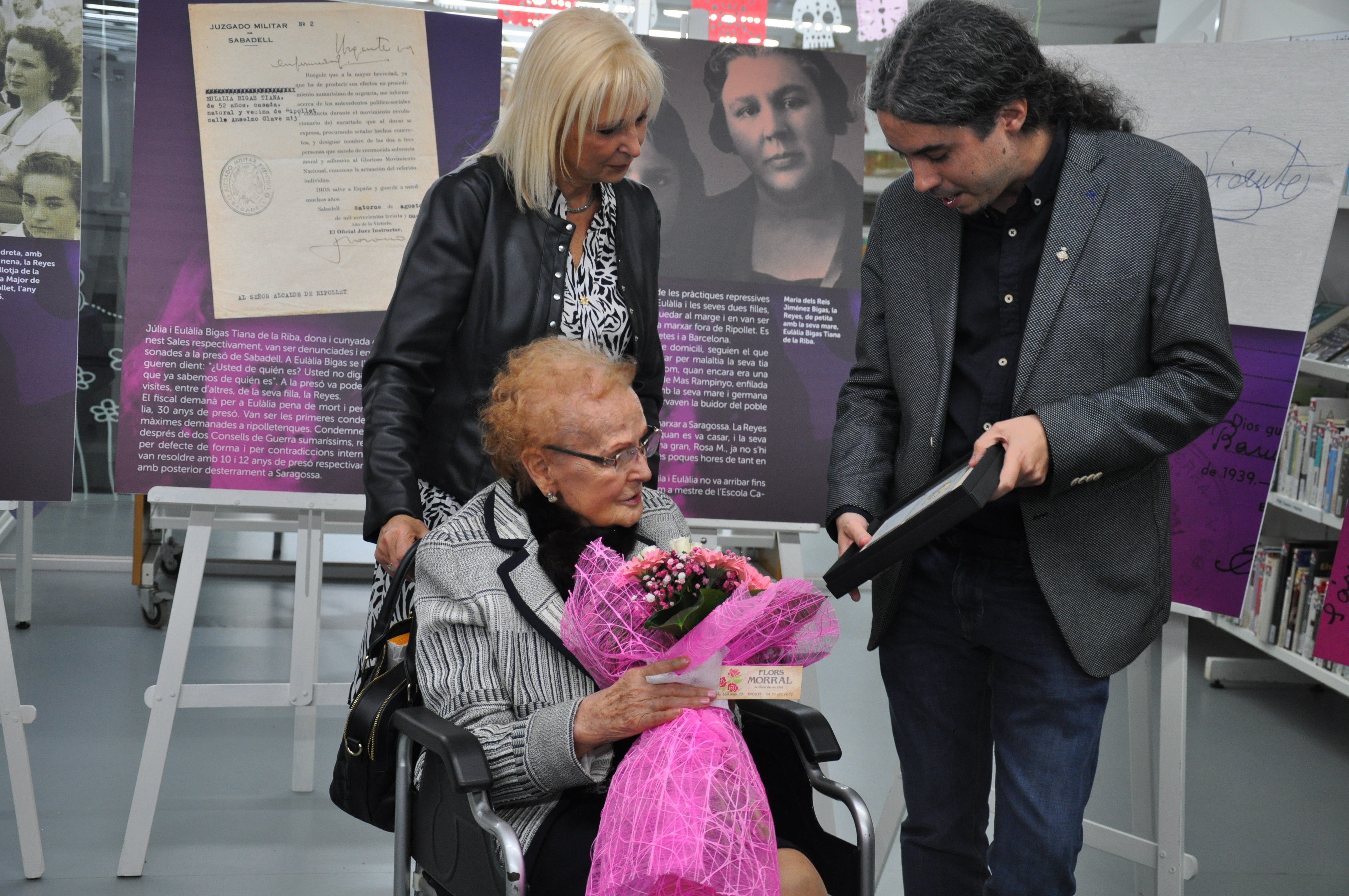 Homenatge a la senyora Reyes