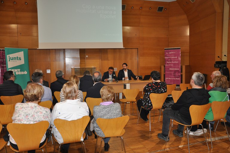 ripollet-pol-municipals-junts-david-saldoni-bus-a-demanda-14-03-23-1.JPG