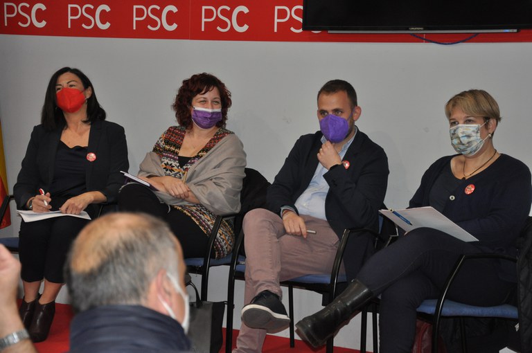D'esquerra a dreta, Sònia Sada Rodríguez, Montse Rueda Miralles, Carlos Cordón Núñez i Eva Herrera Caja. ripollet-pol-psc-presentacio-homes-igualitaris-100322-4.JPG