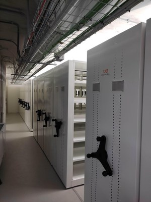 Dipòsit amb armaris compactes