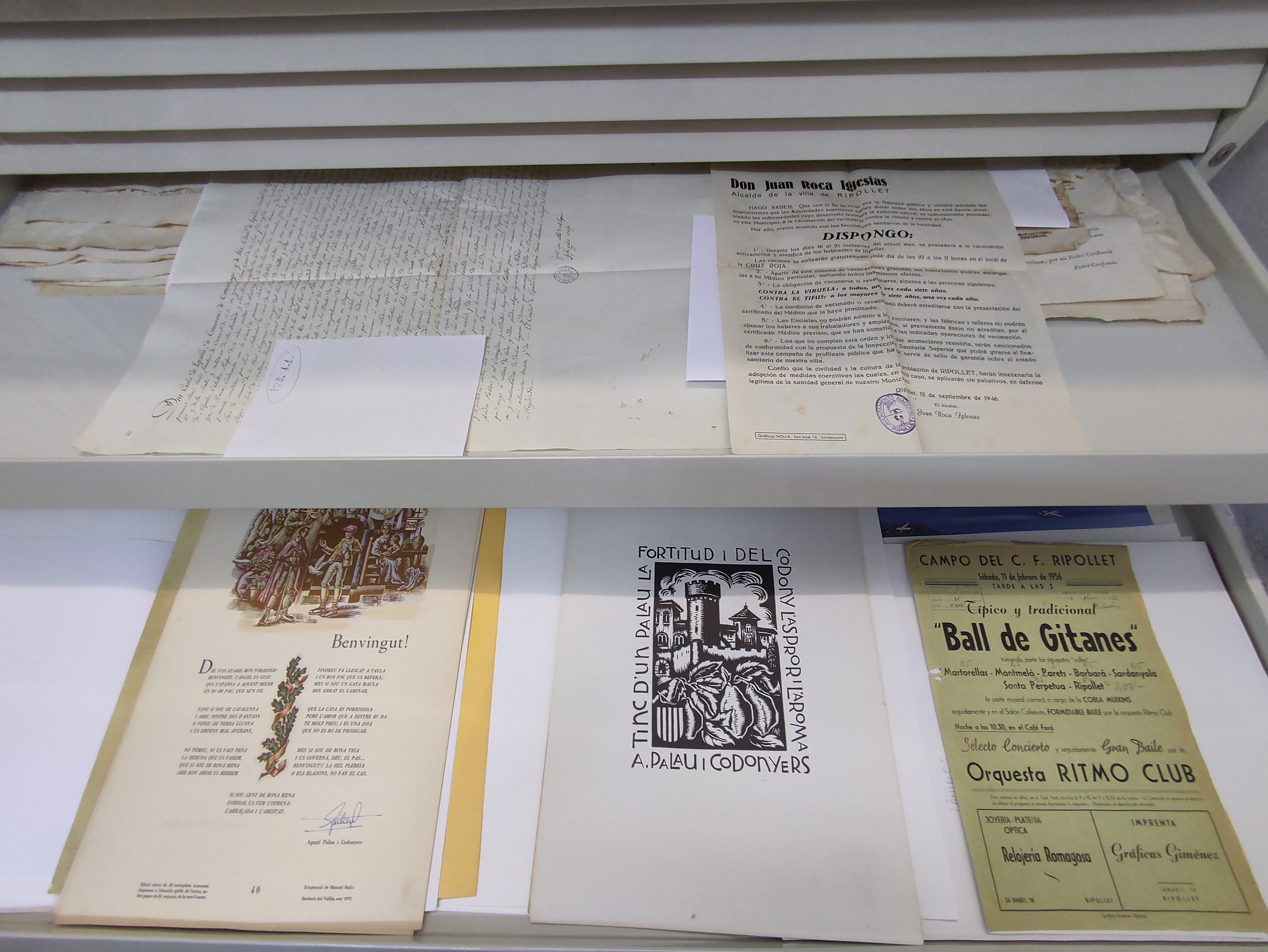 Documentació de gran format instal·lada en planeres