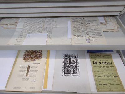 Documentació de gran format instal·lada en planeres