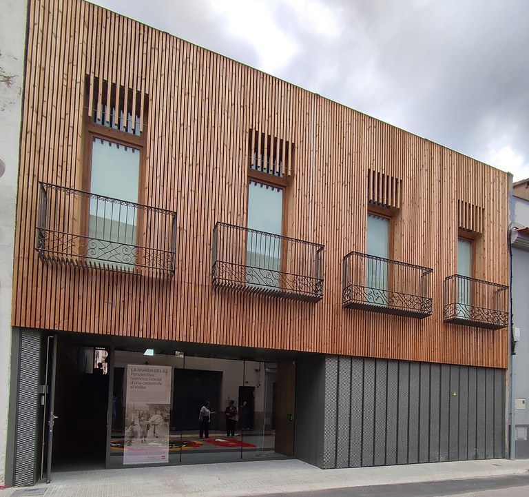 Vista façana del carrer de la Salut