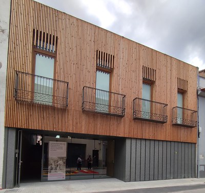 Vista façana del carrer de la Salut
